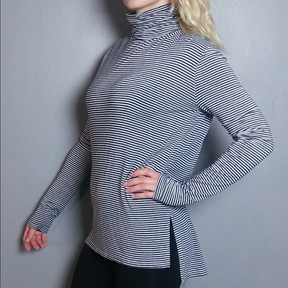 Abercrombie and Fitch soft turtle neck
